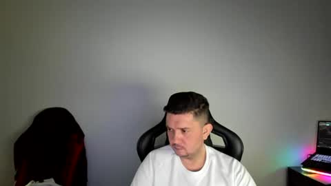 Snapshot of elmerfu chatting on 02-08-25, 07:04 Elmer online show from 02-08-25, 07:04