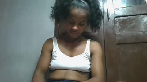 Snapshot of elodie228680 chatting on 05-06-26, 04:52 elodie228680 online show from 05-06-26, 04:52