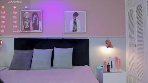 Elodie  online show from 09-30-25, 12:43