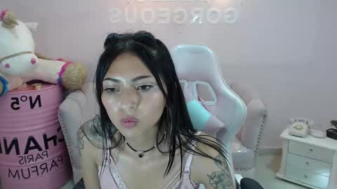 Snapshot of elody_a chatting on 02-08-25, 09:35 Elody  online show from 02-08-25, 09:35
