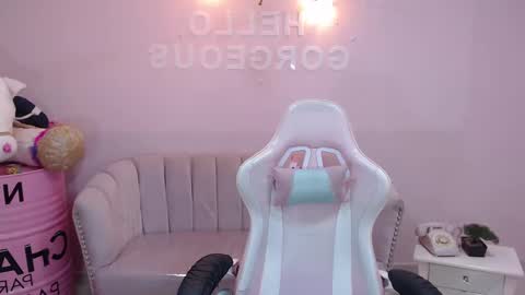 Snapshot of elody_a chatting on 03-01-25, 03:32 Elody  online show from 03-01-25, 03:32
