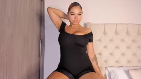 Snapshot of eloisa_cleavage_ chatting on 02-04-25, 11:05 Maya online show from 02-04-25, 11:05