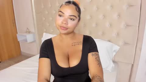 Snapshot of eloisa_cleavage_ chatting on 02-28-25, 11:14 Maya online show from 02-28-25, 11:14