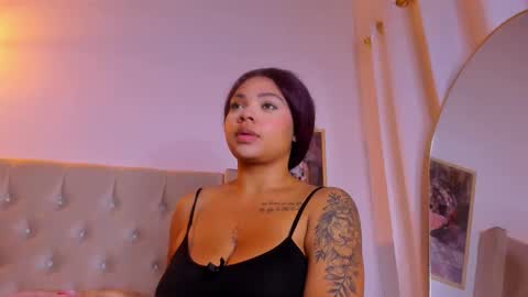 Snapshot of eloisa_cleavage_ chatting on 10-07-25, 10:01 Maya online show from 10-07-25, 10:01