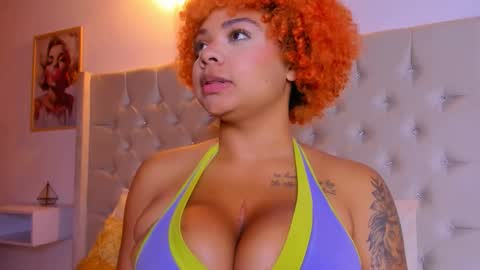 Snapshot of eloisa_cleavage_ chatting on 10-15-25, 10:04 Maya online show from 10-15-25, 10:04