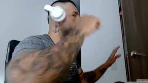 Snapshot of elosocazador chatting on 01-20-25, 12:18 elosocazador online show from 01-20-25, 12:18