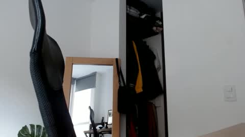 Snapshot of elosocazador chatting on 03-06-25, 12:09 elosocazador online show from 03-06-25, 12:09