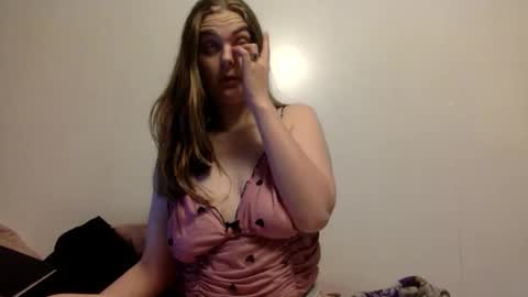 Snapshot of elove201435 chatting on 04-25-26, 04:15 Daddy Emmy online show from 04-25-26, 04:15