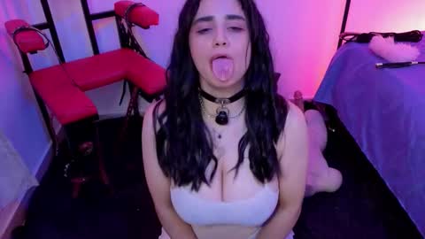 elowen_halley1 online show from 02-16-26, 07:43