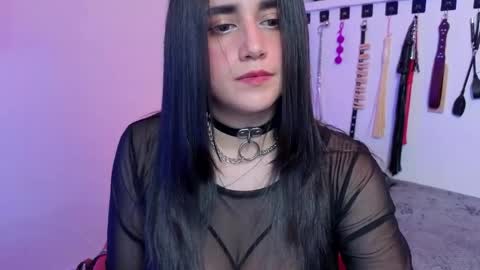 elowen_halley1 online show from 04-12-26, 05:51