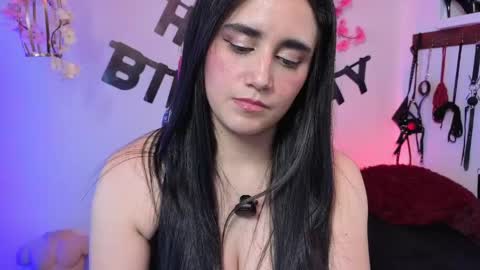 elowen_halley1 online show from 04-19-26, 07:05