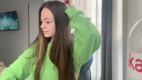 Snapshot of elowynx chatting on 04-21-26, 09:04 Milana online show from 04-21-26, 09:04