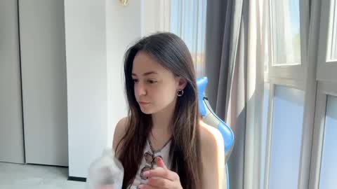 Snapshot of elowynx chatting on 05-11-26, 09:04 Milana online show from 05-11-26, 09:04