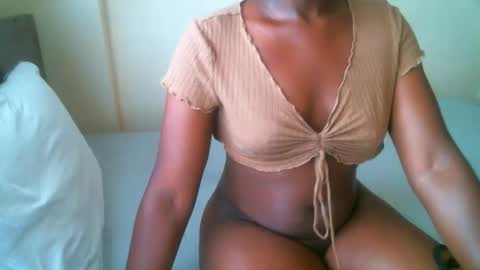 Snapshot of elphaba01 chatting on 12-18-25, 10:43 Elphaba online show from 12-18-25, 10:43