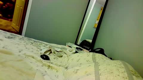 Snapshot of elpouto chatting on 10-24-25, 12:34 Elpouro online show from 10-24-25, 12:34