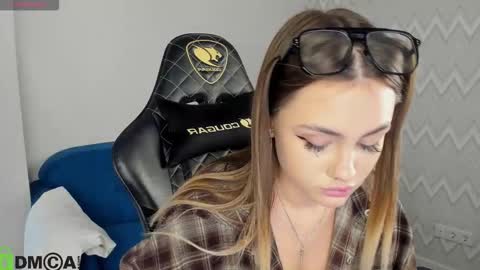 Snapshot of elsa_carterr chatting on 11-12-25, 01:11 elsa_carterr online show from 11-12-25, 01:11