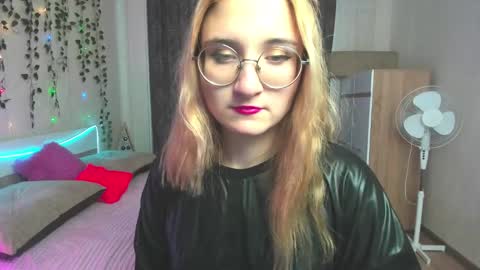 Snapshot of elsa_hot_here chatting on 12-10-24, 08:30 Elsa  online show from 12-10-24, 08:30