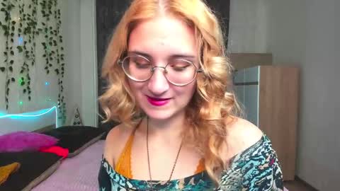 Snapshot of elsa_hot_here chatting on 12-20-24, 03:47 Elsa  online show from 12-20-24, 03:47