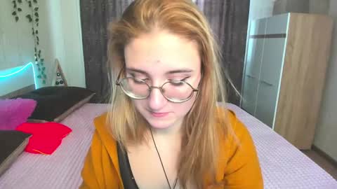 Snapshot of elsa_hot_here chatting on 12-25-24, 07:03 Elsa  online show from 12-25-24, 07:03