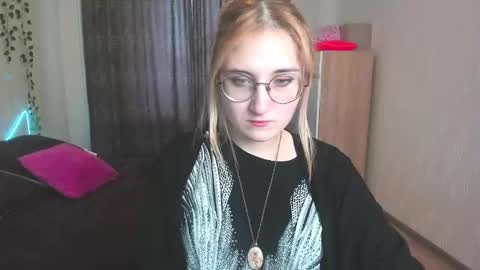 Snapshot of elsa_hot_here chatting on 01-13-25, 03:23 Elsa  online show from 01-13-25, 03:23