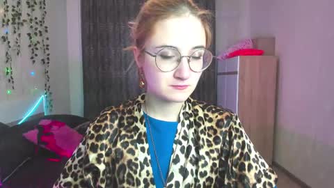 Snapshot of elsa_hot_here chatting on 01-14-25, 03:01 Elsa  online show from 01-14-25, 03:01