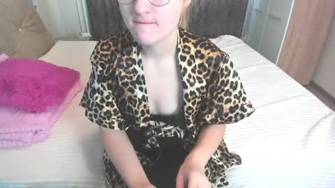 Snapshot of elsa_hot_here chatting on 01-28-25, 06:27 Elsa  online show from 01-28-25, 06:27