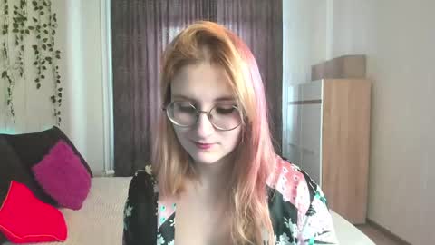 Snapshot of elsa_hot_here chatting on 01-29-25, 07:04 Elsa  online show from 01-29-25, 07:04