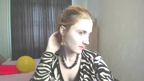 Snapshot of elsa_hot_here chatting on 02-14-25, 03:54 Elsa  online show from 02-14-25, 03:54