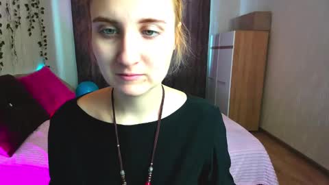 Snapshot of elsa_hot_here chatting on 02-15-25, 03:52 Elsa  online show from 02-15-25, 03:52