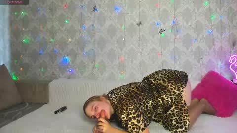 Snapshot of elsa_hot_here chatting on 02-28-25, 07:37 Elsa  online show from 02-28-25, 07:37