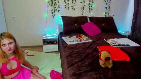 Snapshot of elsa_hot_here chatting on 03-11-25, 05:38 Elsa  online show from 03-11-25, 05:38