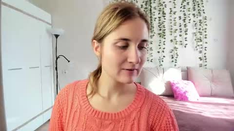 Snapshot of elsa_hot_here chatting on 09-23-25, 04:48 Elsa  online show from 09-23-25, 04:48