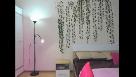 Snapshot of elsa_hot_here chatting on 10-08-25, 01:47 Elsa  online show from 10-08-25, 01:47