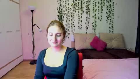 Snapshot of elsa_hot_here chatting on 10-09-25, 12:14 Elsa  online show from 10-09-25, 12:14