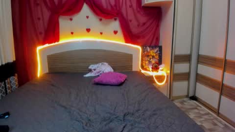 Elsa  online show from 01-10-26, 04:42