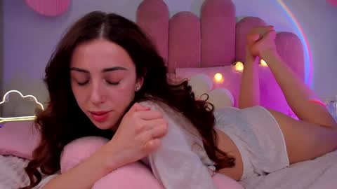 Snapshot of elsa_xo chatting on 02-07-25, 11:45 Michelle online show from 02-07-25, 11:45