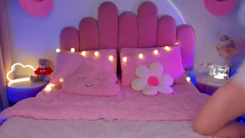 Snapshot of elsa_xo chatting on 02-09-25, 08:13 Michelle online show from 02-09-25, 08:13