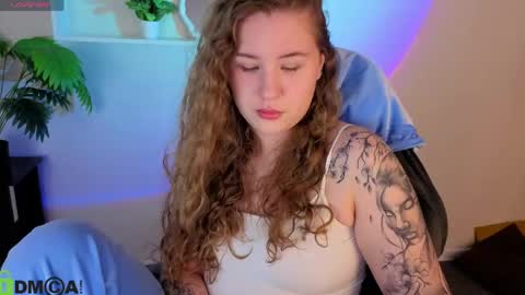 Snapshot of elsie_cutties chatting on 04-30-26, 01:23 Elsie online show from 04-30-26, 01:23