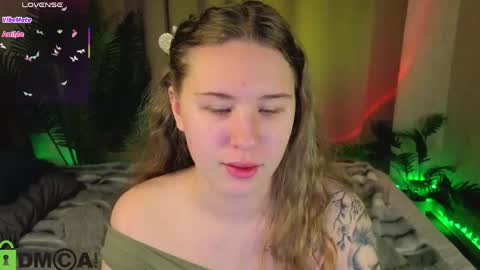 Snapshot of elsie_cutties chatting on 05-15-26, 01:12 Elsie online show from 05-15-26, 01:12