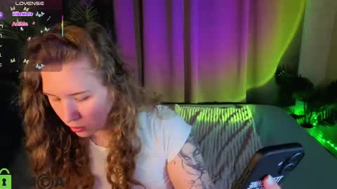 Snapshot of elsie_cutties chatting on 05-25-26, 01:00 Elsie online show from 05-25-26, 01:00