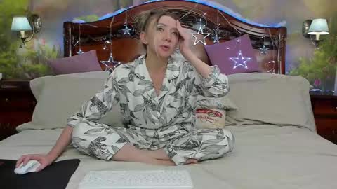 ElvaArno online show from 01-02-25, 05:03