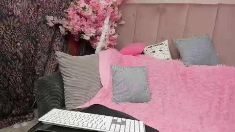 ElvaArno online show from 01-20-25, 05:48