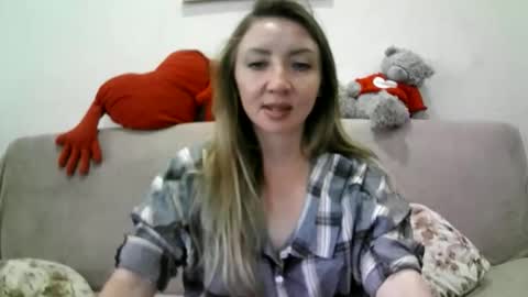 ElvaArno online show from 09-19-25, 05:42