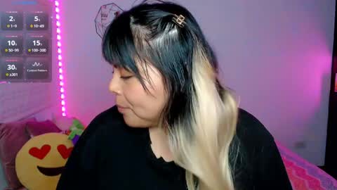 Snapshot of elymoon chatting on 05-04-26, 11:23 Ely online show from 05-04-26, 11:23