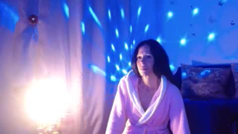 Elisa online show from 10-25-25, 07:08