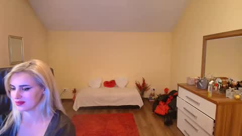 elysia3333 online show from 10-21-25, 12:22