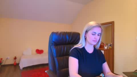 elysia3333 online show from 10-28-25, 11:47