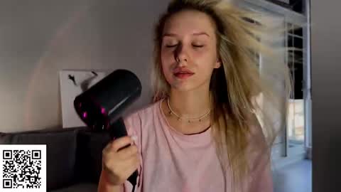 Elysia online show from 11-26-25, 05:30