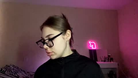 Snapshot of elzabagwell chatting on 03-05-26, 12:01 Monica online show from 03-05-26, 12:01