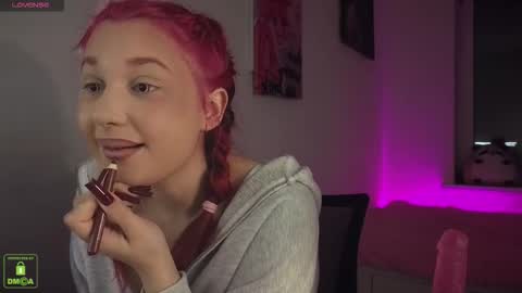 Em1l1a online show from 10-26-25, 07:20